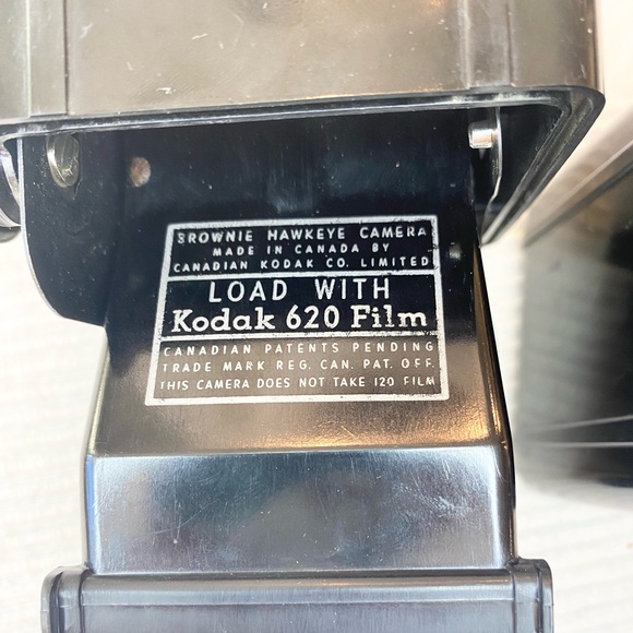 Vintage 50s Kodak Brownie Hawkeye Camera - Picture 13 of 14
